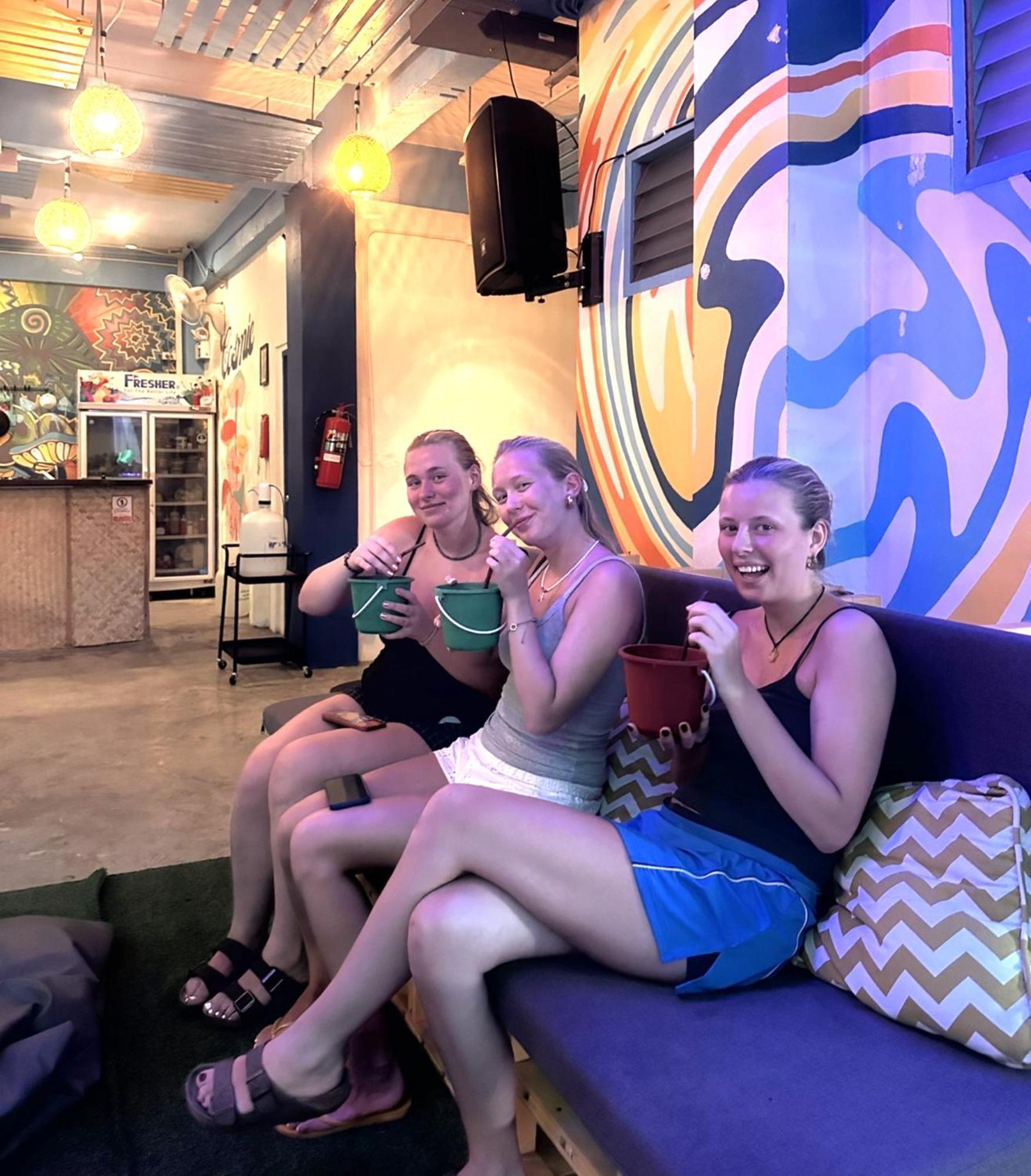 The Hangout Hostel Ao Nang Exterior foto