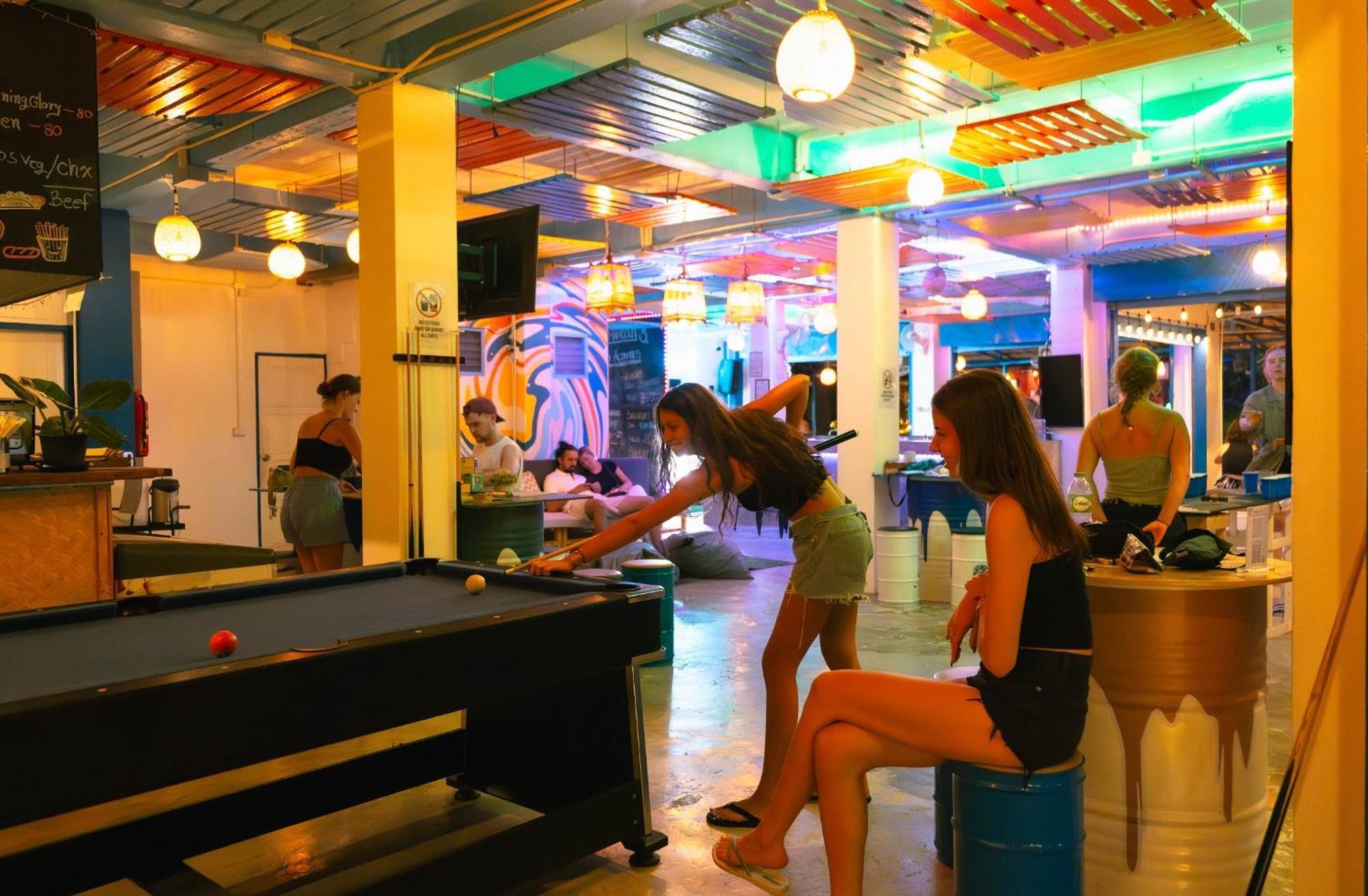 The Hangout Hostel Ao Nang Exterior foto
